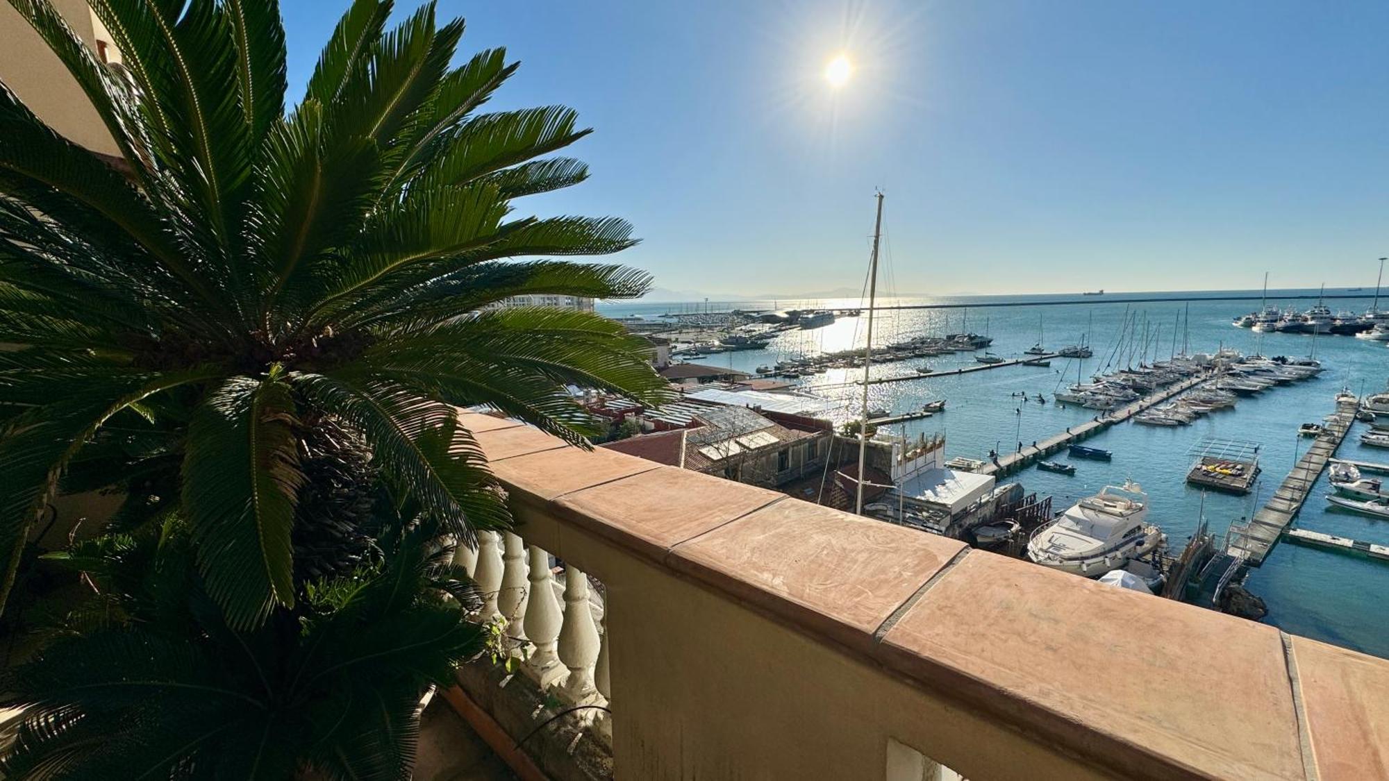 La Terrazza Sul Porto Apartment Salerno Exterior photo