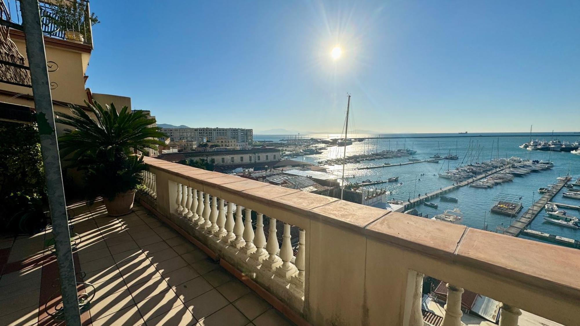 La Terrazza Sul Porto Apartment Salerno Exterior photo