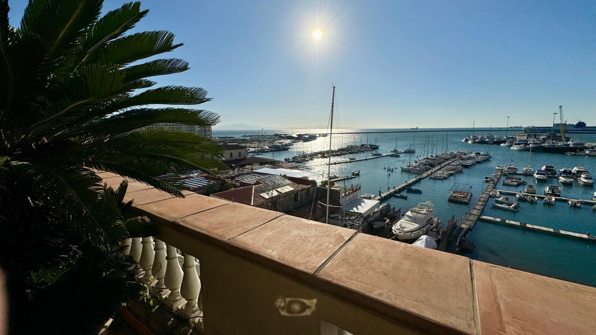 La Terrazza Sul Porto Apartment Salerno Exterior photo